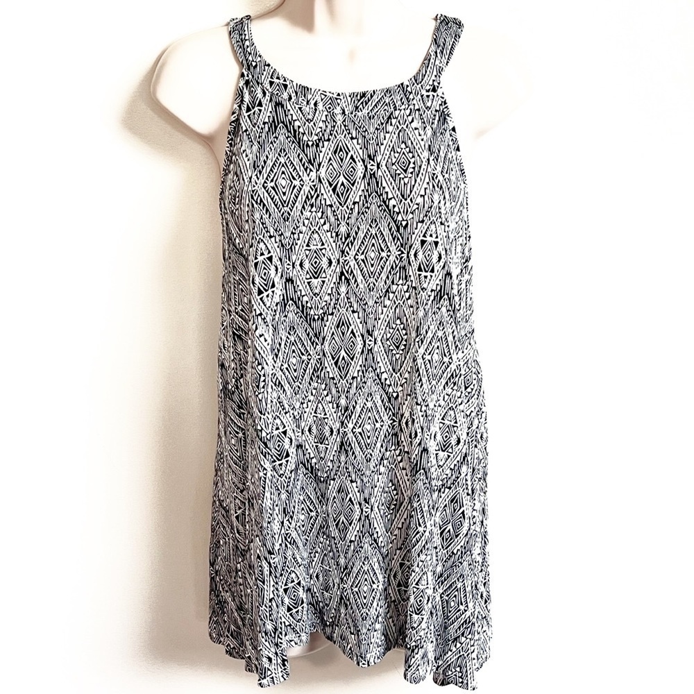 🆕 Torrid tank top lightweight stretchy black & white pullover size 00/la…